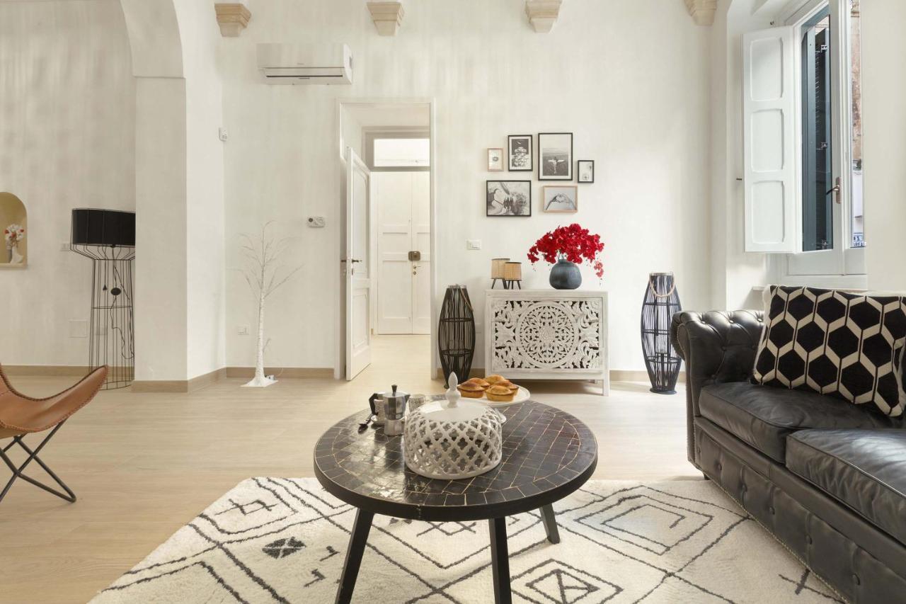 Porta Del Duomo Luxury By Barbarhouse Apartment Lecce Bagian luar foto