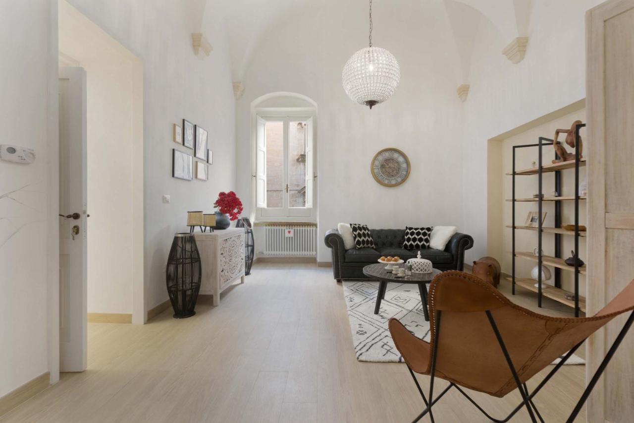 Porta Del Duomo Luxury By Barbarhouse Apartment Lecce Bagian luar foto